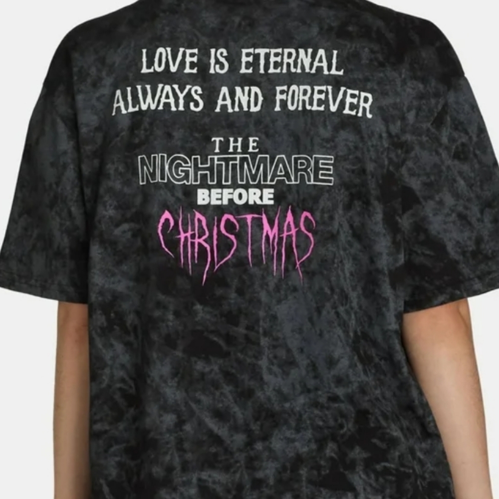 NWT Disney Women’s Nightmare Before Christmas Mineral Wash Graphic Tee Large - Picture 10 of 10